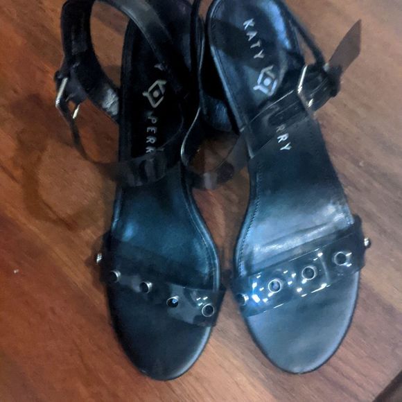Sofft Shoes - KATIE perry fun plastic t-Strap/Stones